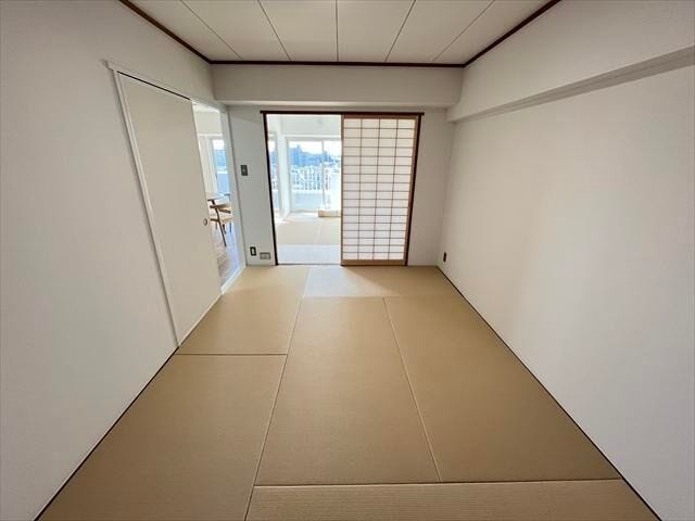 6畳中央和室:ちょっと寝転んでみたり、洗濯物を畳んだり、いろんな用途に使えます。