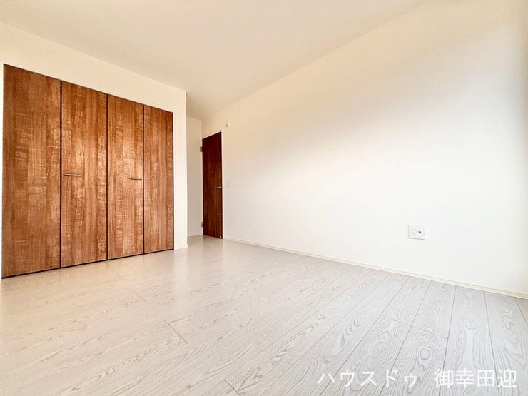 ■2階6.5帖洋室■寝室、書斎、趣味の部屋。家族の成長やライフスタイルに合わせ、様々な使い方ができる快適な空間です。