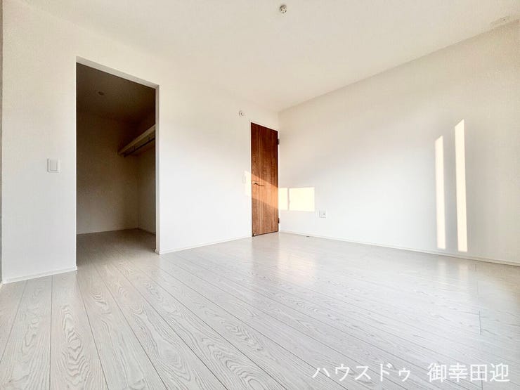 ■2階7.0帖洋室■寝室、書斎、趣味の部屋。家族の成長やライフスタイルに合わせ、様々な使い方ができる快適な空間です。