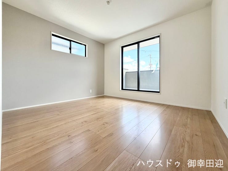 ■2階8帖洋室■心からリラックスできる静けさ、上質な眠りで、毎日をリセットします。明日への活力を養う空間です。