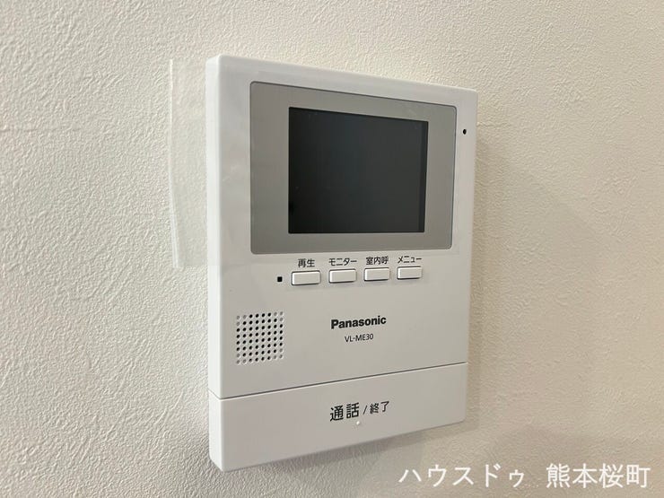 ■□■モニター付きインターホン■□■
急な訪問や宅配便でも誰が来たか確認することができるので安心ですね◎お子様だけのお留守番や女性の在宅時など防犯に気をつかう際に重要な設備です!