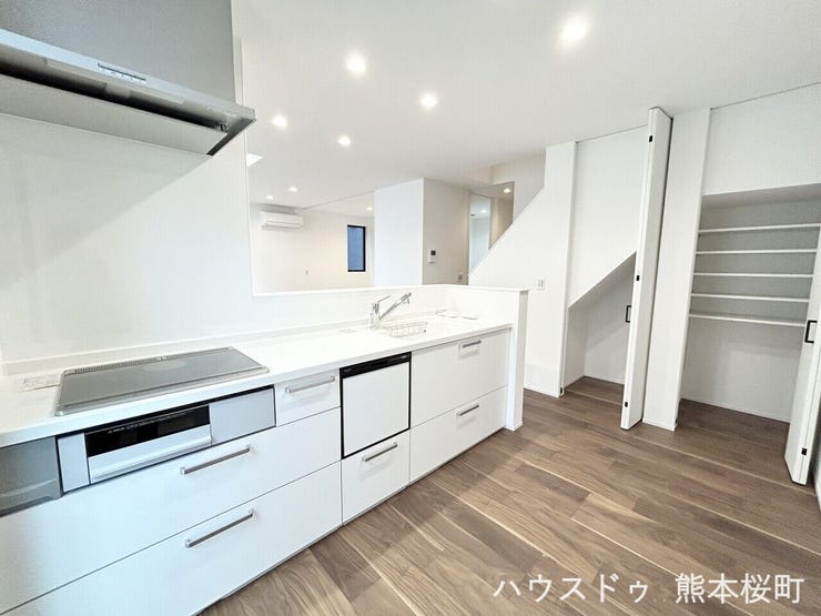 ■□■キッチン■□■
人気のIHヒーター・食器洗浄機付き♪火を使わないので火事の心配もなく安心です☆広々としたキッチンでお子様と一緒に並んでお料理ができます♪