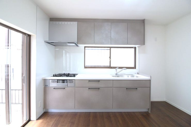 収納もたっぷり!換気もバッチリ◎とても落ち着いておしゃれなキッチンとなります。毎日の家事も楽しくなりそうですね◎