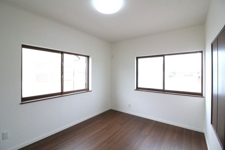 *6帖洋室③*
シンプルな色合いなのでお好みの居室を演出するのも楽しみの一つですね!