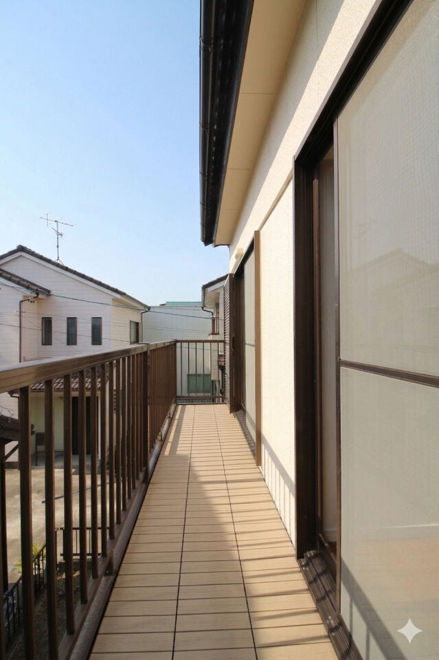 日当たりの良いバルコニーでは、洗濯ものが良く乾きます。