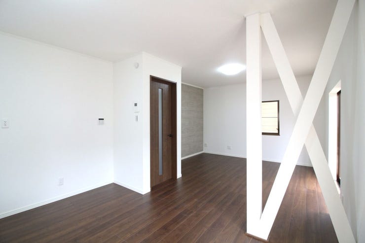 リビングは約13帖♪穏やかな陽だまりに包まれる居心地の良い空間です!