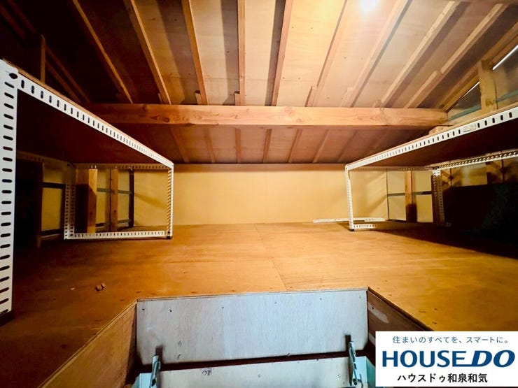 屋根裏収納もあり収納にも困りません