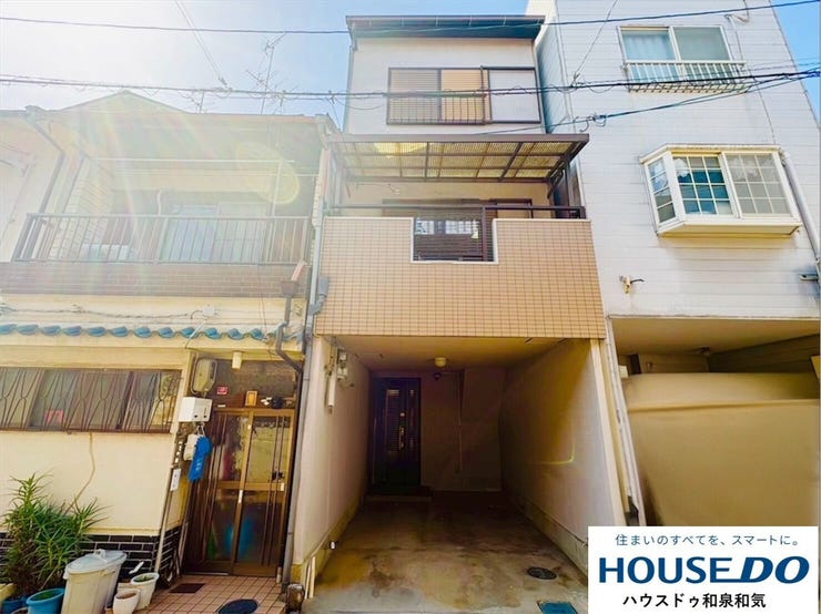 【外観】
3階建ての3LDK!ゆったり間取りで家族みんなが暮らしやすく駅近の戸建です♪