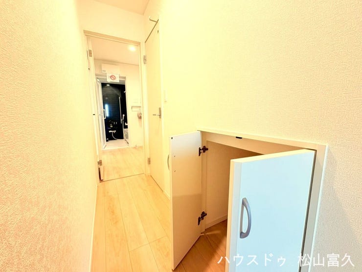 複層ガラスの効果で廊下まで冬場の冷気が伝わりにくく、家中の温度差が抑えられた快適な歩行空間になっています。