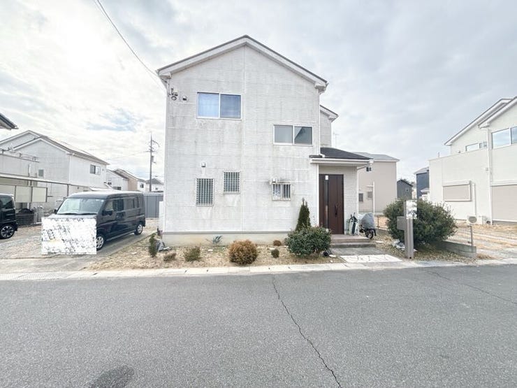 あたたかな陽が差し込む日当り良好の立地です。