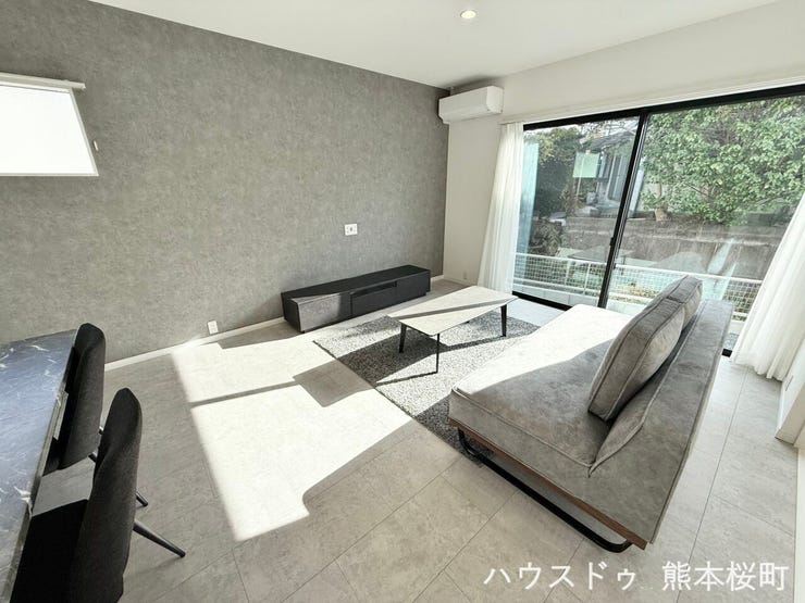 ■安らぎと笑顔の中心地■陽光が優しく降り注ぎ、会話が自然と弾む。ここでは、毎日が特別な時間へと変わります