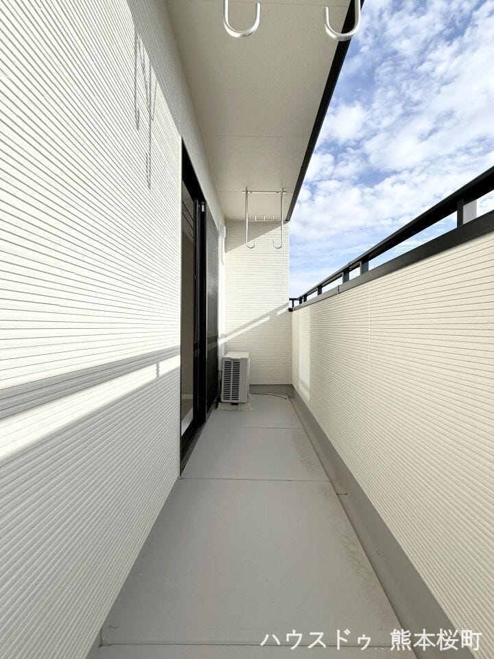 ■空の下の開放的な特等席■日光浴や読書、外の空気を感じながらリフレッシュ。暮らしを豊かにする、もう一つの心地よい空間です