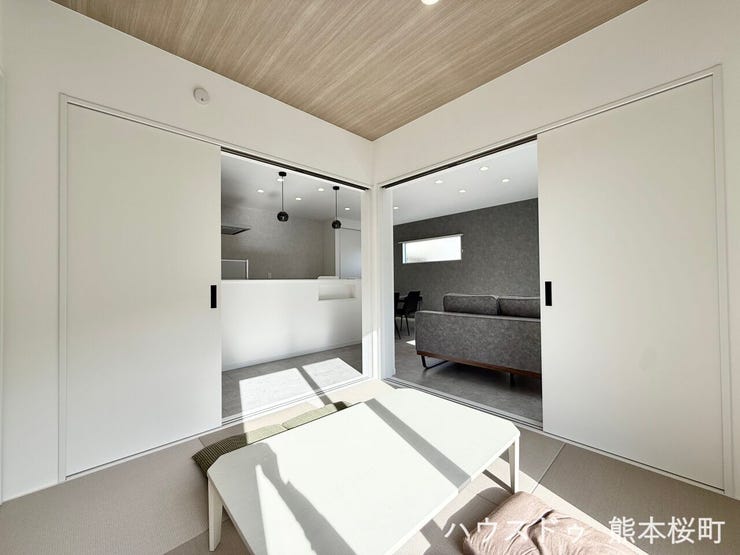 ■憩いと多用途の万能空間■ゲストをもてなし、昼寝や家事にも使える、畳のぬくもりが心地よい多目的スペース