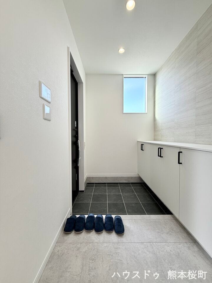 ■「ただいま」の安堵をくれる場所■訪れる人を迎え入れ、帰るたびにホッと一息つける、明るく機能的なエントランス