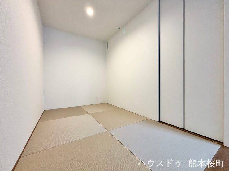 ■1階和室■ゲストをもてなし、昼寝や家事にも使える、畳のぬくもりが心地よい多目的万能スペース。