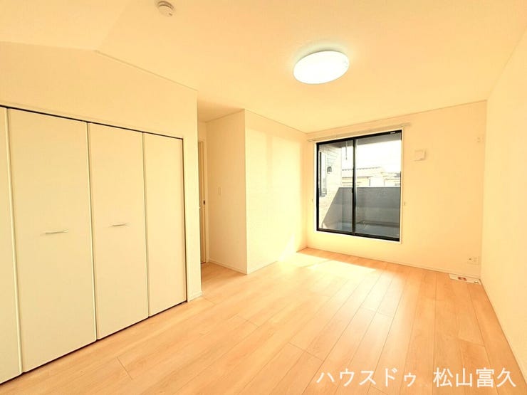 ライフスタイルの変化に合わせて使える洋室。クローゼット付きで衣類もしっかり収まり、常に整理整頓された綺麗な状態を保てます。