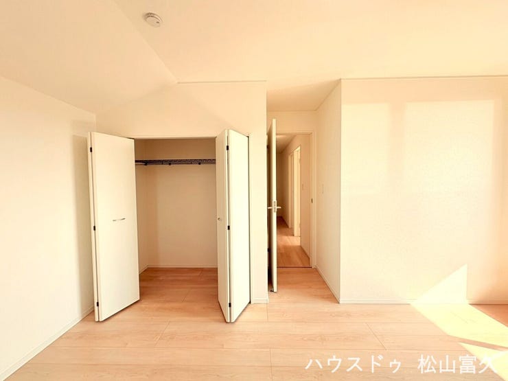 1階にLDK、2階に各個室を配置したプライバシーに配慮した設計。家族の繋がりを感じつつ、個々の時間も大切にできる住まいです。