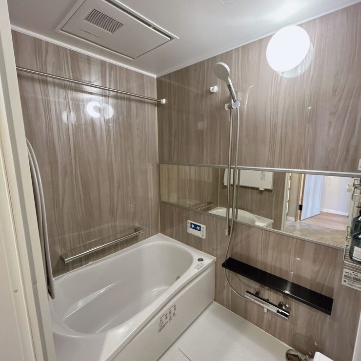 浴室。落ち着いた雰囲気で、一日の疲れもすっきり。