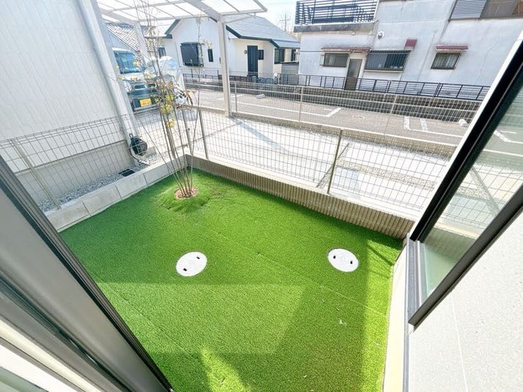 お庭付き住宅。
家庭菜園やガーデニングなども楽しめます◎