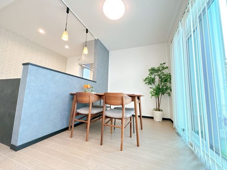 優しい色合いの室内です。
統一感があり、空間がより広く感じられます。