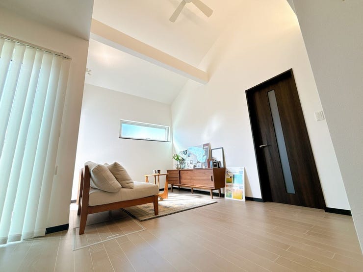 自然光が降り注ぎ明るく広々としたLDK◎