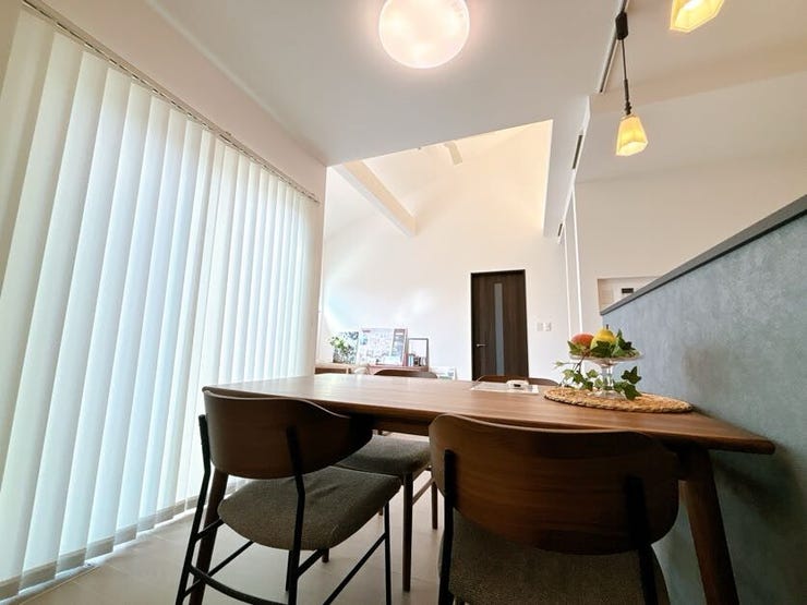 優しい色合いの室内です。
統一感があり、空間がより広く感じられます。