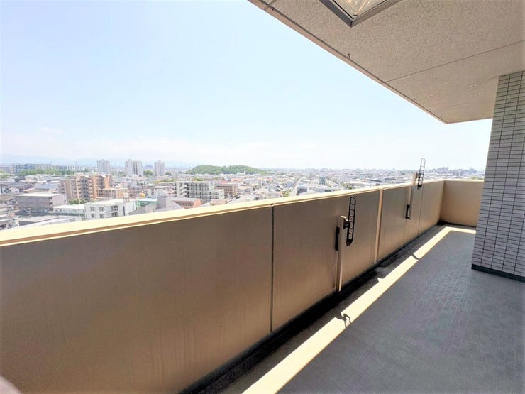 近隣に高層建築物がなく開放的な景色が広がります♪