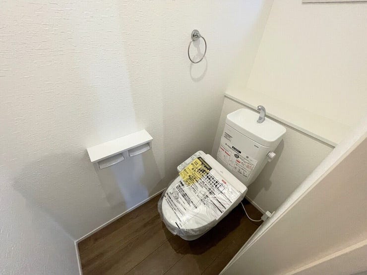 ◇トイレ◇ 同仕様
1階2階とも温水洗浄便座♪
便座が暖かく、冬でも快適です♪