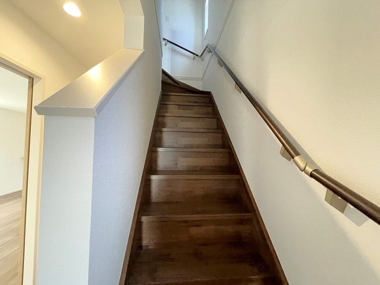 ◇リビング階段◇ 同仕様
ご家族と自然と顔を合わせられるリビング階段仕様♪