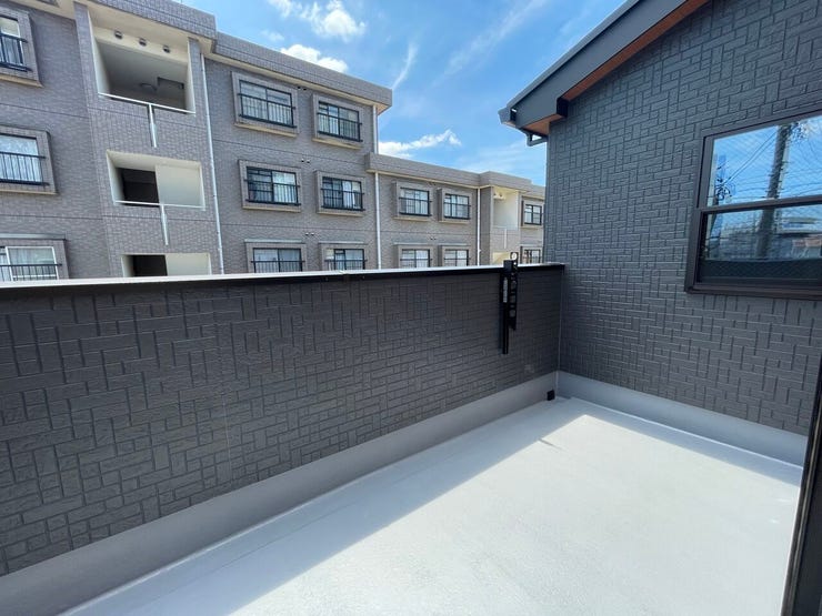 ◇バルコニー◇ 同仕様
陽当たりが良く洗濯物が良く乾きそうです♪
便利な洗濯金物が付いています。