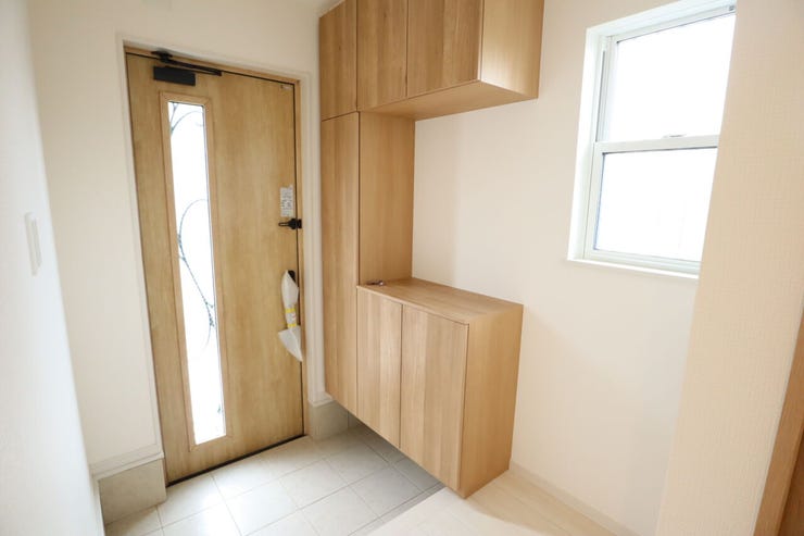 ◇玄関◇
シューズボックス付きの玄関♪
玄関がスッキリとお使いいただけます♪