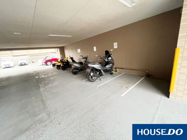 【バイク置き場】