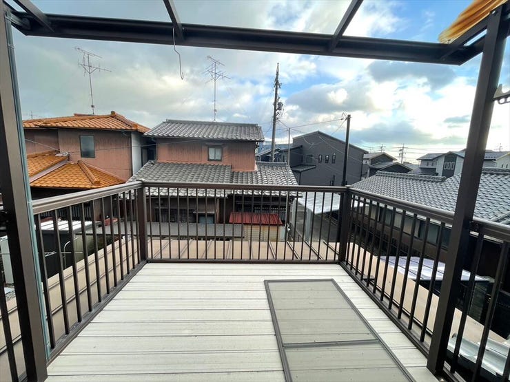 奥行きのあるバルコニーです。洗濯物をたっぷり干せます。