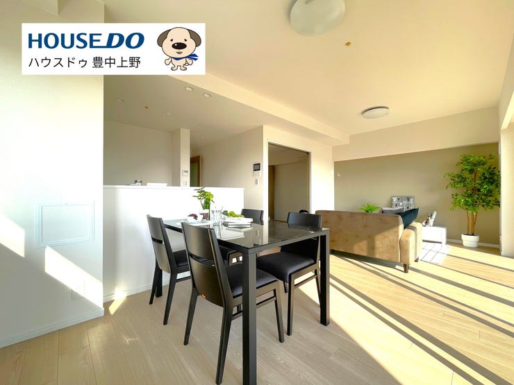 【外観】
【LDK】
2025年11月下旬にリフォームが完成したばかり!南と西の二面採光&8階部分のため開放感◎