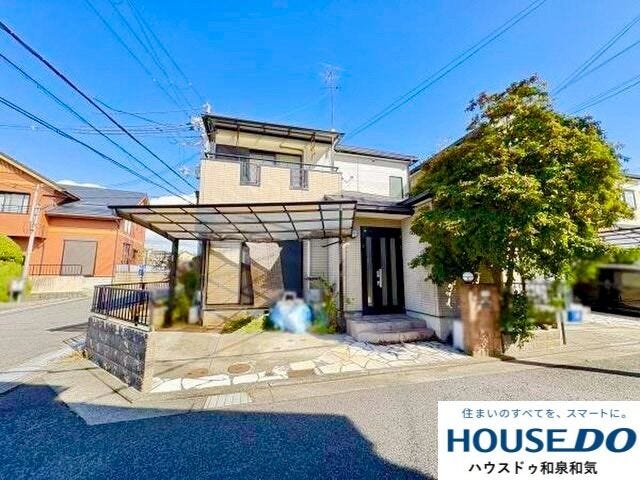 【外観】
閑静な住宅街に馴染む4LDKのゆったり間取りの戸建てです