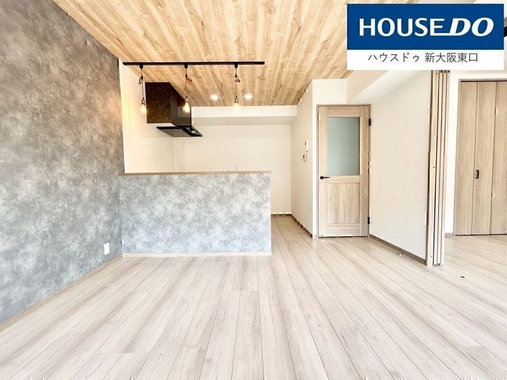 6帖の洋室から奥はリビングです。