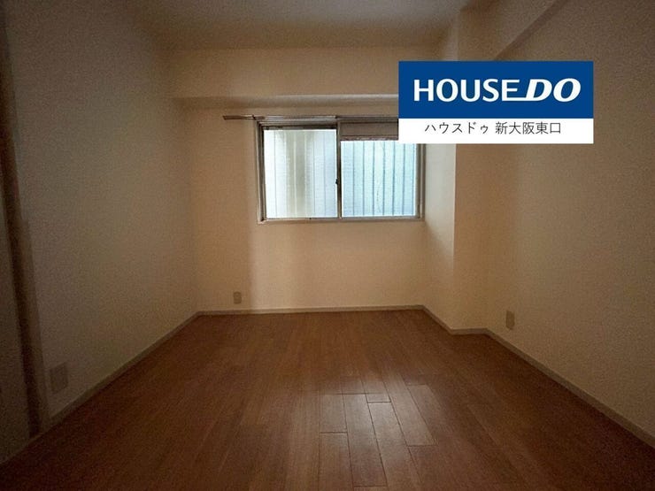 ホテルのようなエントランス。
宅配ボックス、オートロック、防犯カメラがあります。