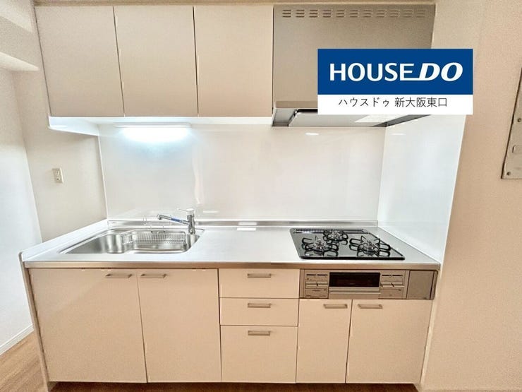 ダウンライトの間接照明で、お部屋全体が明るいです。