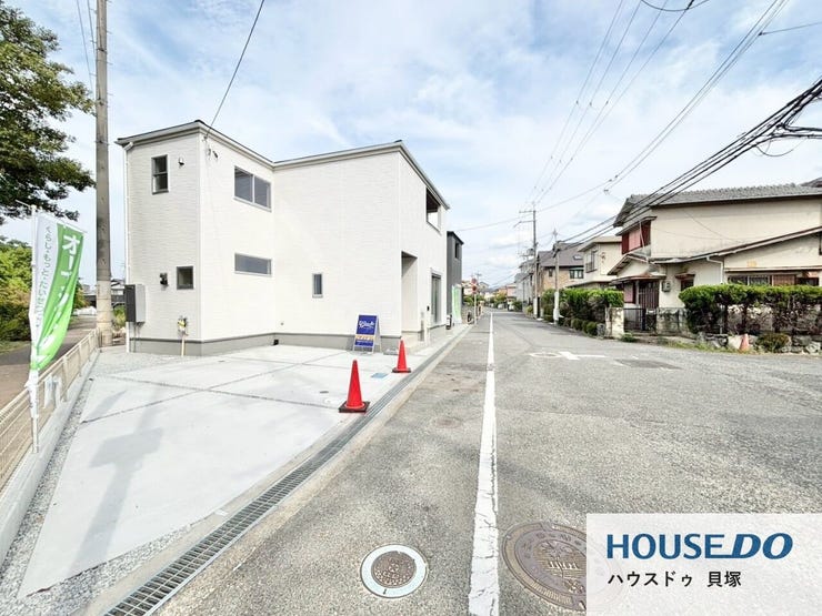 住宅地のため周辺は車の通行量も少なく、通期・登園・通学・ショッピングなど日々の往来も快適です。