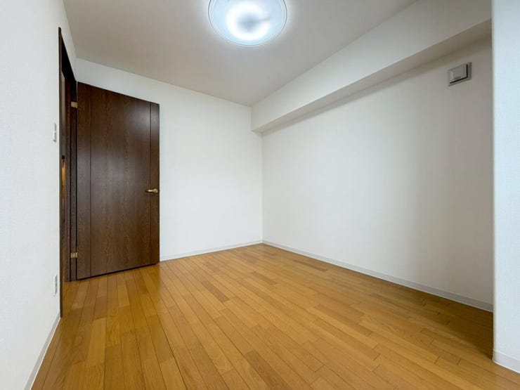 リビング横の約5.4帖洋室