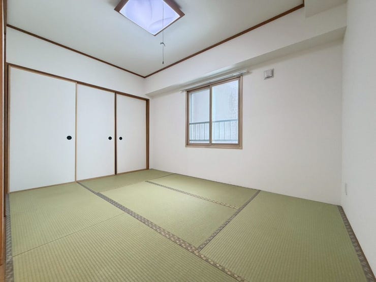 約6帖和室には南向きの窓からの採光があります