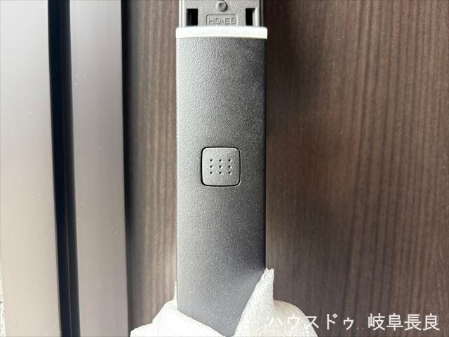 ≪スマートロック≫スマートキー採用で、鍵の開閉もスムーズに。鍵穴がないので防犯性も高いです。