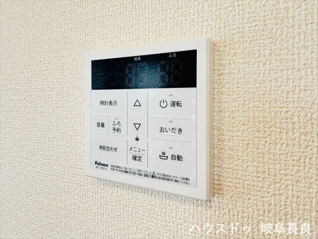 ≪給湯パネル≫寒い日でもすぐに温かいお湯を使える、便利な追い焚き機能を搭載。