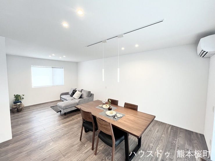 ■安らぎと笑顔の中心地■陽光が優しく降り注ぎ、会話が自然と弾む。ここでは、毎日が特別な時間へと変わります。