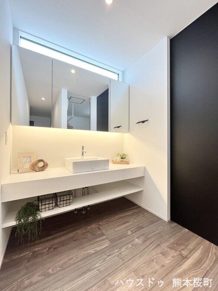 ■清々しいリフレッシュ空間■自分を磨き、気持ちを切り替える。心地よい光が差し込むプライベートスペース。