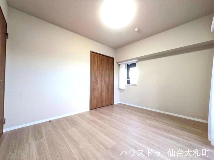 シンプルで使いやすい洋室