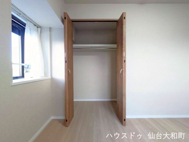 衣類をすっきり整理できる、収納力のあるクローゼット