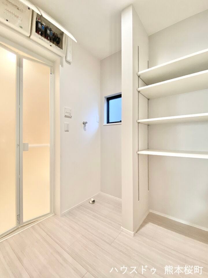 ■清々しいリフレッシュ空間■自分を磨き、気持ちを切り替える。心地よい光が差し込むプライベートスペース。