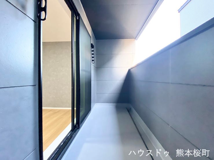 ■空の下の開放的な特等席■日光浴や読書、外の空気を感じながらリフレッシュ。暮らしを豊かにする、もう一つの心地よい空間です。