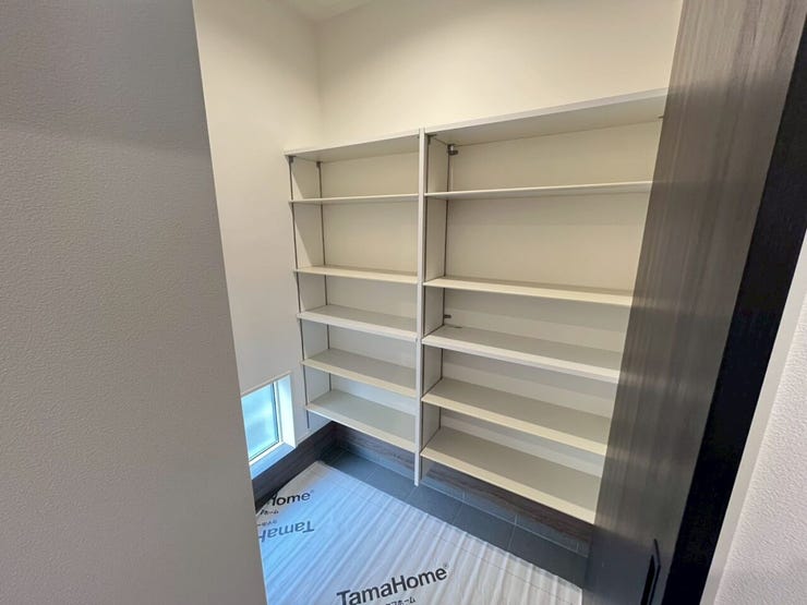 玄関横のシューズクローク